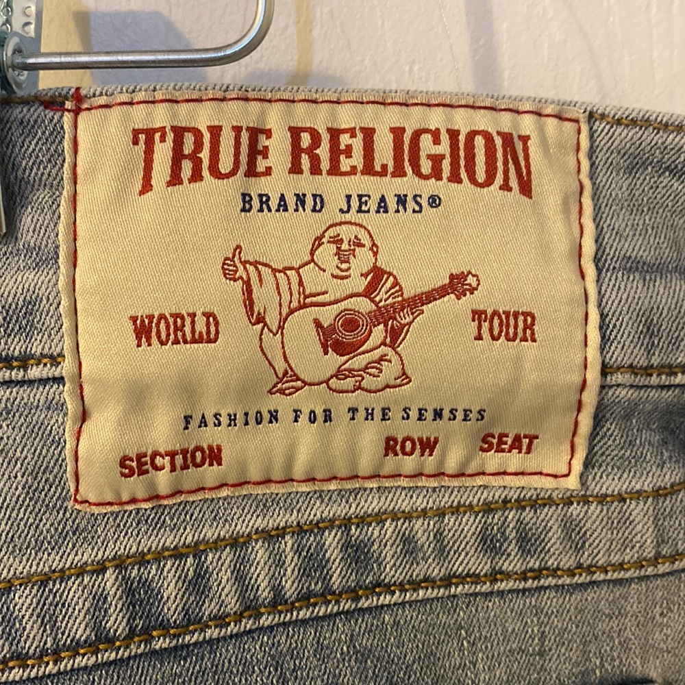 NWT Never worn True Religion Ricky Relaxed straight
Light wash jeans - Picture 5 of 10